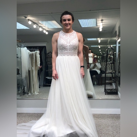 New. Never worn, never altered Stella York wedding dress. - Picture 8 of 10